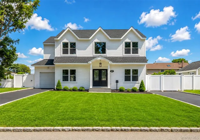 Photo 1 of Single family home for sale at 37 Gladstone Ave, Islip, NY 11795 | MLS# 1044812 | Listing updated on 2026-09-06