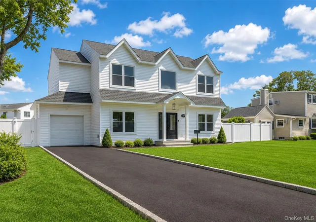 Photo 2 of Single family home for sale at 37 Gladstone Ave, Islip, NY 11795 | MLS# 1044812 | Listing updated on 2026-09-23