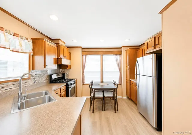 Photo 4 of Sale Pending at 600 Broadway #M10, Babylon, NY 11701 | MLS# 1044816 | Listing updated on 2026-09-17