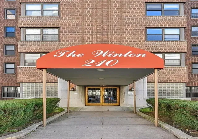 Condo for sale at 210 Martine Ave #5D, White Plains, NY 10601 | MLS# 1044827