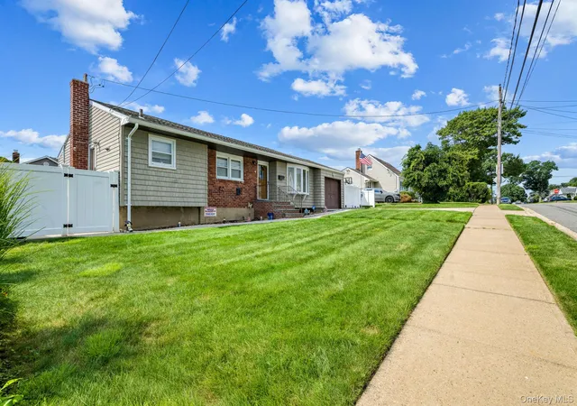 Photo 2 of Single family home for sale at 40 Elm Ave, Oyster Bay, NY 11735 | MLS# 1044843 | Listing updated on 2026-09-02