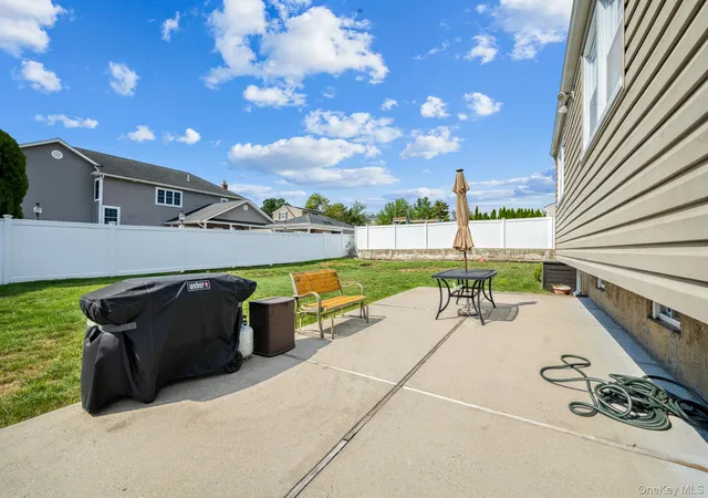 Photo 4 of Single family home for sale at 40 Elm Ave, Oyster Bay, NY 11735 | MLS# 1044843 | Listing updated on 2026-09-02