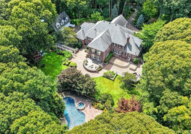 Photo 2 of Mansion for sale at 11 Danton Ln N, Oyster Bay, NY 11560 | MLS# 1044858 | Listing updated on 2026-09-02