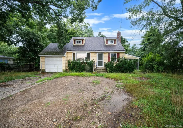 Photo 1 of Single family home for sale at 440 Clayton St, Islip, NY 11722 | MLS# 1044862 | Listing updated on 2026-09-02