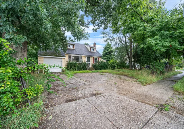 Photo 2 of Single family home for sale at 440 Clayton St, Islip, NY 11722 | MLS# 1044862 | Listing updated on 2026-09-02