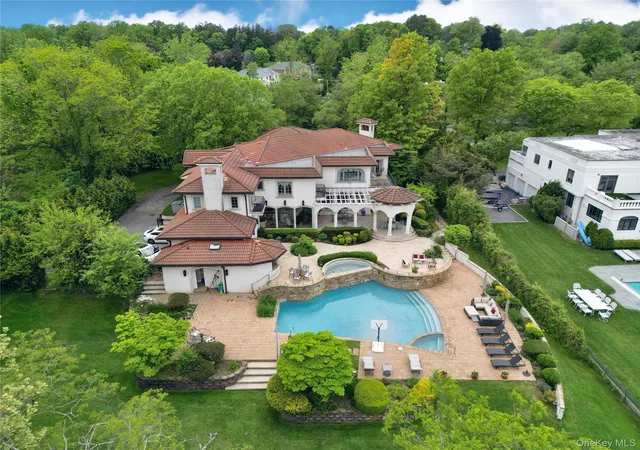 Photo 1 of Mansion for sale at 17 Split Rock Dr, North Hempstead, NY 11024 | MLS# 1044865 | Listing updated on 2026-09-02