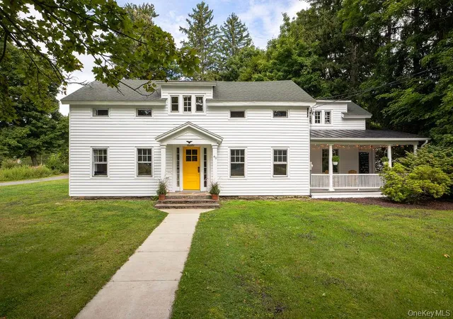 Photo 1 of Single family home for sale at 40 Broad St, Kinderhook, NY 12106 | MLS# 1044870 | Listing updated on 2026-10-03