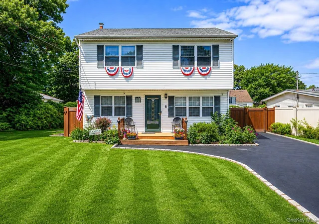 Photo 1 of Single family home for sale at 8 Halewood Dr, Brookhaven, NY 11967 | MLS# 1044873 | Listing updated on 2026-09-01