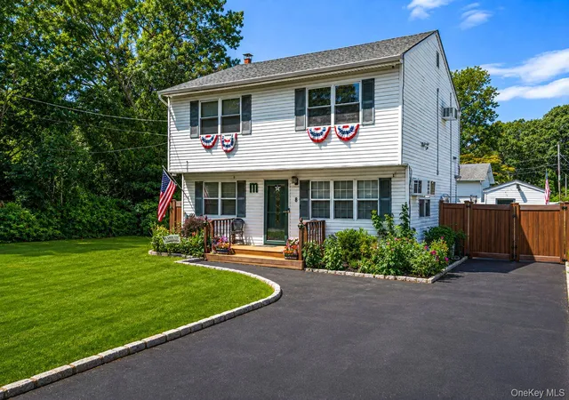 Photo 2 of Single family home for sale at 8 Halewood Dr, Brookhaven, NY 11967 | MLS# 1044873 | Listing updated on 2026-09-01