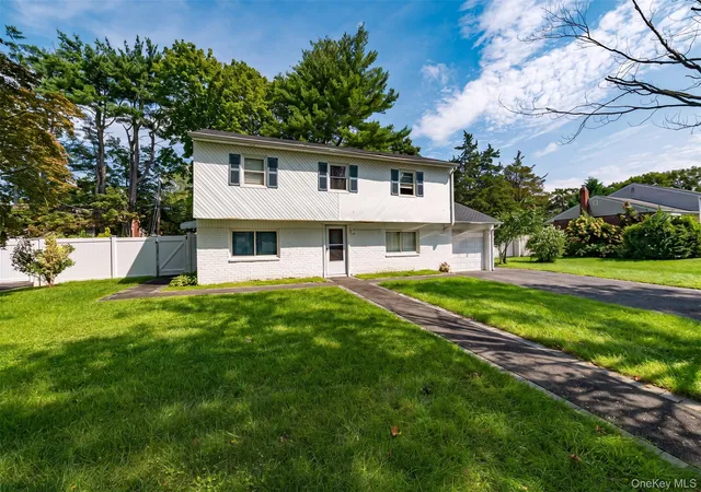 Photo 2 of Single family home for sale at 19 South Ln, Huntington, NY 11743 | MLS# 1044891 | Listing updated on 2026-09-01