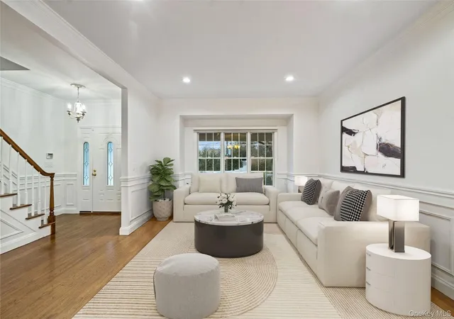 Photo 3 of Single family home for sale at 1 Fairway Dr, Oyster Bay, NY 11804 | MLS# 1044896 | Listing updated on 2026-09-18