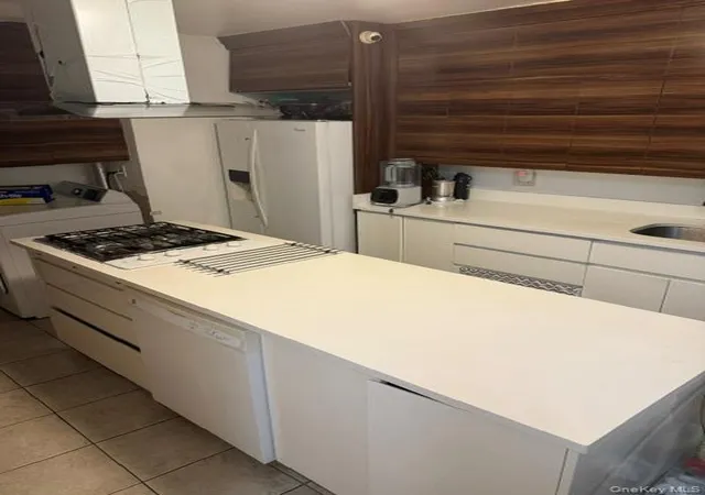 Photo 3 of Condo for sale at 69 20 140th Street #2nd FL, New York, NY 11367 | MLS# 1044916 | Listing updated on 2026-09-01