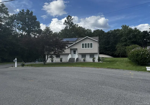 Photo 1 of Single family home for sale at 6 Russett Ln, Wappinger, NY 12590 | MLS# 1044919 | Listing updated on 2026-09-07