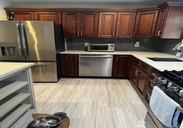 Photo 3 of Single family home for sale at 6 Russett Ln, Wappinger, NY 12590 | MLS# 1044919 | Listing updated on 2026-09-07