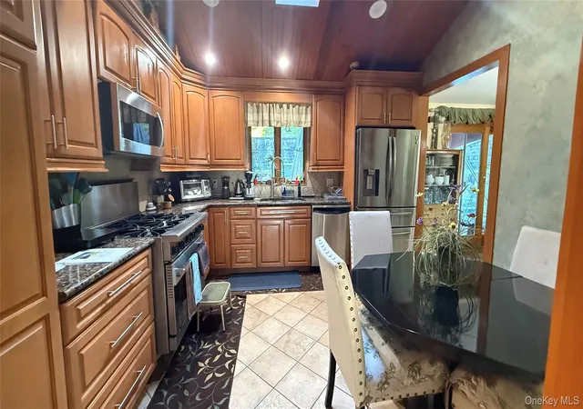 Photo 4 of Single family home for sale at 92 Linden Ave, Ossining, NY 10562 | MLS# 1044920 | Listing updated on 2026-10-13