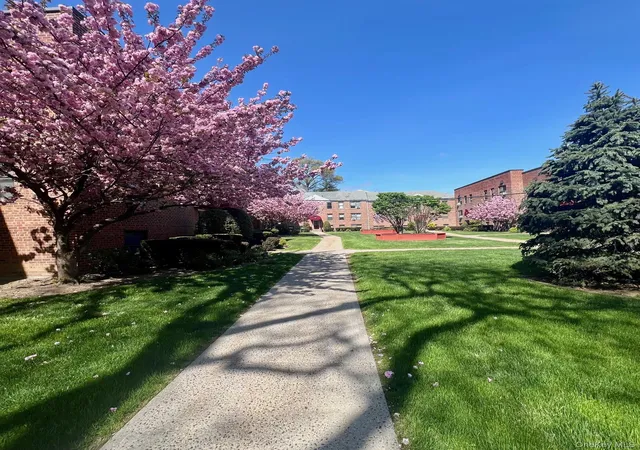 Photo 1 of Condo for sale at 204 Richbell Rd #B4, Mamaroneck, NY 10543 | MLS# 1044930 | Listing updated on 2026-09-02