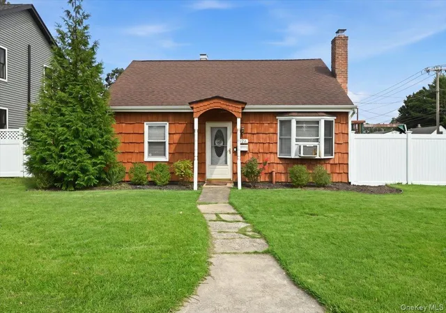 Photo 1 of Single family home for sale at 626 Central Ave, Oyster Bay, NY 11758 | MLS# 1044947 | Listing updated on 2026-09-08