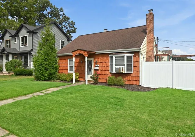 Photo 1 of Single family home for sale at 626 Central Ave, Oyster Bay, NY 11758 | MLS# 1044947 | Listing updated on 2026-09-22