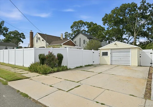 Photo 34 of Single family home for sale at 626 Central Ave, Oyster Bay, NY 11758 | MLS# 1044947 | Listing updated on 2026-09-08