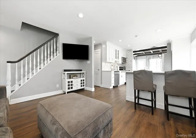 Photo 4 of Single family home for sale at 626 Central Ave, Oyster Bay, NY 11758 | MLS# 1044947 | Listing updated on 2026-09-22