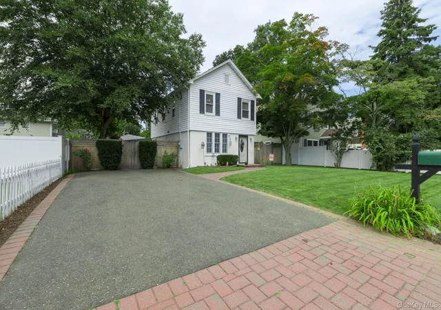 Photo 3 of Sale Pending at 314 6th Avenue, Smithtown, NY 11780 | MLS# 1044955 | Listing updated on 2026-09-25