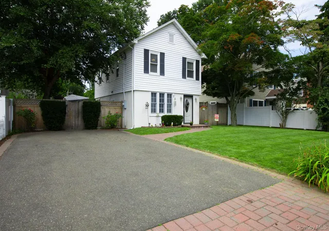Photo 3 of Sale Pending at 314 6th Avenue, Smithtown, NY 11780 | MLS# 1044955 | Listing updated on 2026-09-25