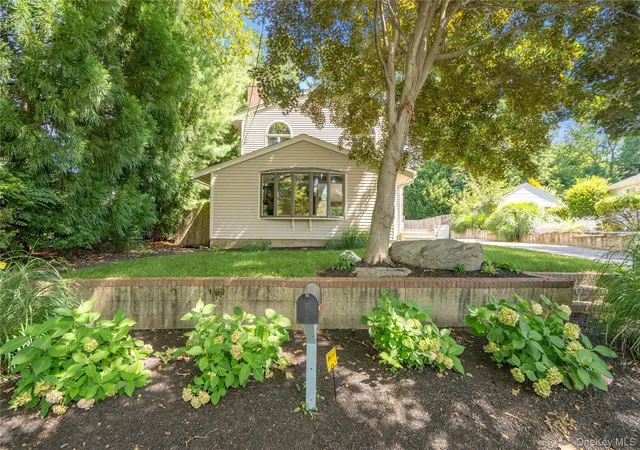 Photo 3 of Single family home for sale at 16 Westview Rd, Huntington, NY 11768 | MLS# 1044958 | Listing updated on 2026-10-04