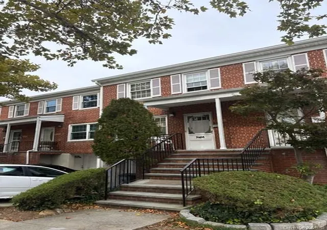 Photo 3 of Condo for sale at 6231 Douglaston Pkwy #15, New York, NY 11362 | MLS# 1044989 | Listing updated on 2026-10-08