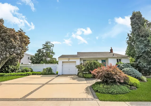 Photo 2 of Sale Pending at 65 Graham St, Oyster Bay, NY 11735 | MLS# 1045000 | Listing updated on 2026-09-26