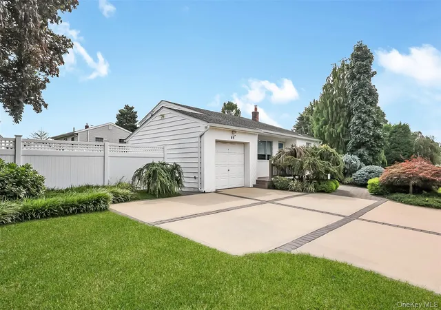 Photo 3 of Sale Pending at 65 Graham St, Oyster Bay, NY 11735 | MLS# 1045000 | Listing updated on 2026-09-26