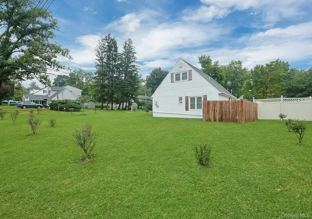 Photo 3 of Single family home for sale at 118 Grove St, Orangetown, NY 10965 | MLS# 1045011 | Listing updated on 2026-10-21