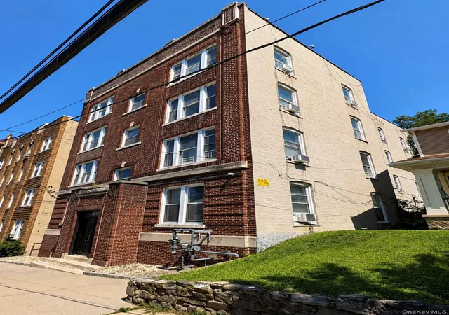 Listing Photo 2 - Condo for sale in building located at 16 Bayley Ave, Yonkers, NY 10701 - Unit #16 (Ground Floor)