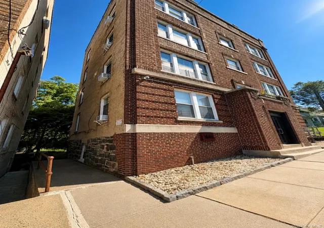 Photo 4 of Condo for sale at 16 Bayley Ave #16 (Ground Floor), Yonkers, NY 10705 | MLS# 1045012 | Listing updated on 2026-09-01