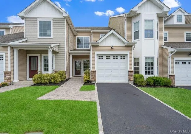 Condo for sale at 11 Halley Dr, Brookhaven, NY 11772 | MLS# 1045032