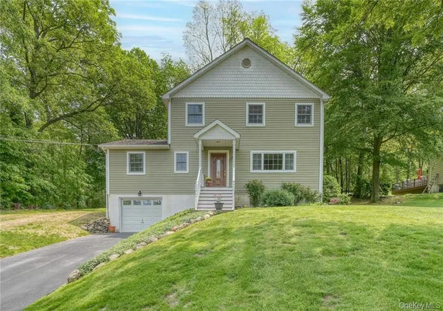 Photo 28 of Single family home for sale at 8 Roberts Dr, Monroe, NY 10950 | MLS# 1045047 | Listing updated on 2026-09-01