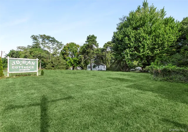 Photo 2 of Single family home for sale at 8 Boathouse Rd, Southampton, NY 11946 | MLS# 1045061 | Listing updated on 2026-09-01
