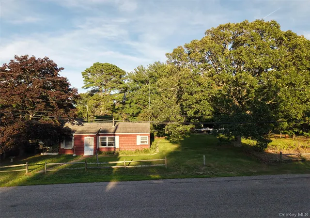 Photo 23 of Single family home for sale at 8 Boathouse Rd, Southampton, NY 11946 | MLS# 1045061 | Listing updated on 2026-09-01