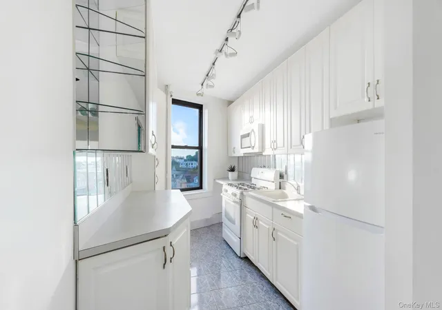 Photo 3 of House for sale at 7609 4th Avenue #F1, New York, NY 11209 | MLS# 1045078 | Listing updated on 2026-09-02