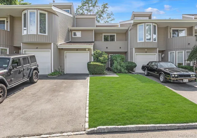 Condo for sale at 14 Kristin Ln, Smithtown, NY 11788 | MLS# 1045081