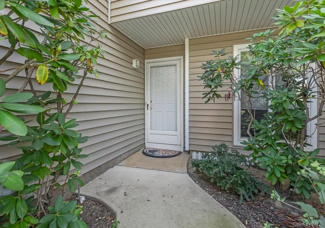 Photo 2 of Condo for sale at 14 Kristin Ln, Smithtown, NY 11788 | MLS# 1045081 | Listing updated on 2026-09-21
