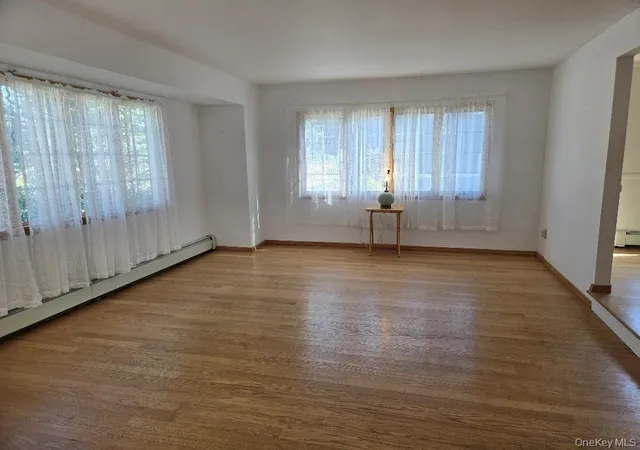 Photo 4 of Single family home for sale at 6 Mountain Laurel Ln, Smithtown, NY 11754 | MLS# 1045098 | Listing updated on 2026-10-07