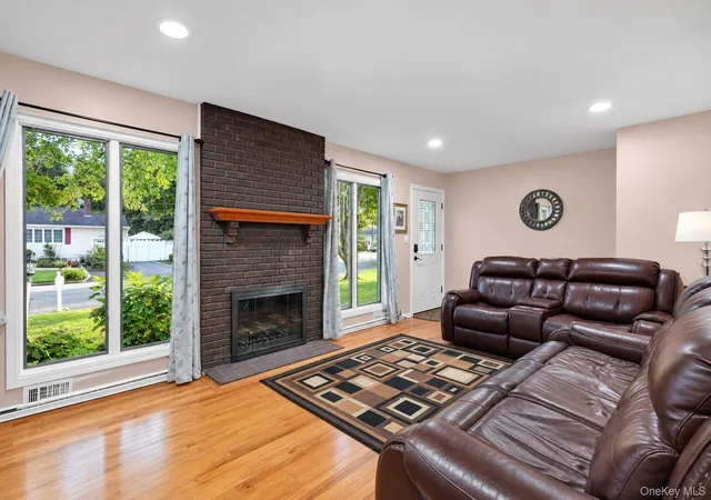 Photo 4 of Single family home for sale at 145 Thames St, Brookhaven, NY 11776 | MLS# 1045103 | Listing updated on 2026-09-05