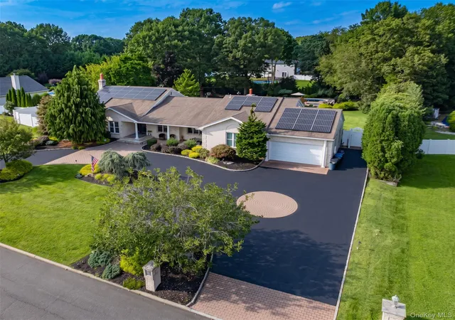 Photo 1 of Single family home for sale at 9 Elderwood Dr, Smithtown, NY 11780 | MLS# 1045111 | Listing updated on 2026-09-18