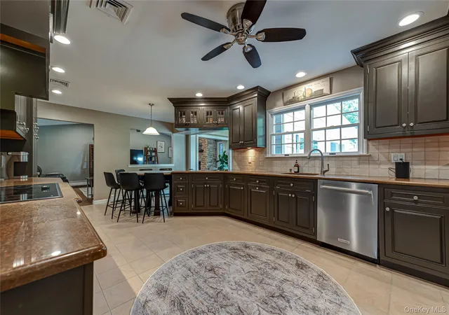 Photo 3 of Single family home for sale at 9 Elderwood Dr, Smithtown, NY 11780 | MLS# 1045111 | Listing updated on 2026-09-18