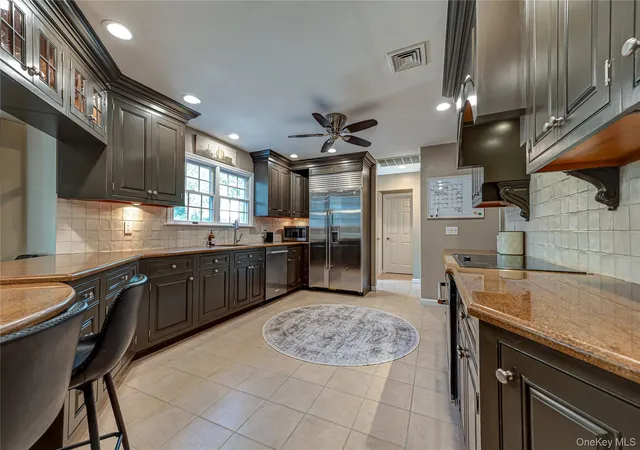 Photo 3 of Single family home for sale at 9 Elderwood Dr, Smithtown, NY 11780 | MLS# 1045111 | Listing updated on 2026-09-18
