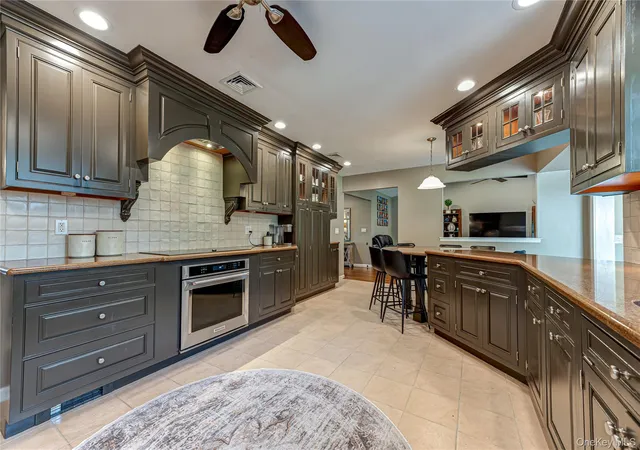 Photo 4 of Single family home for sale at 9 Elderwood Dr, Smithtown, NY 11780 | MLS# 1045111 | Listing updated on 2026-09-18