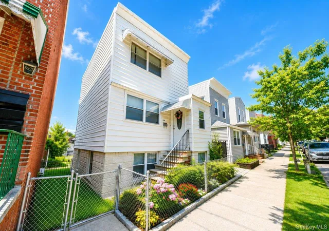 Photo 1 of Single family home for sale at 1921 Edison Ave, New York, NY 10461 | MLS# 1045114 | Listing updated on 2026-09-03