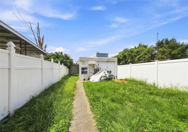 Photo 2 of Single family home for sale at 1921 Edison Ave, New York, NY 10461 | MLS# 1045114 | Listing updated on 2026-09-03
