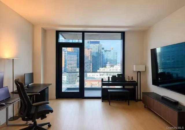 Photo 4 of Condo for sale at 45-30 Pearson St #15B, New York, NY 11101 | MLS# 1045120 | Listing updated on 2026-09-01