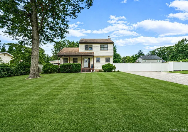Photo 2 of Sale Pending at 14 Roosevelt Ave, Smithtown, NY 11767 | MLS# 1045135 | Listing updated on 2026-09-23